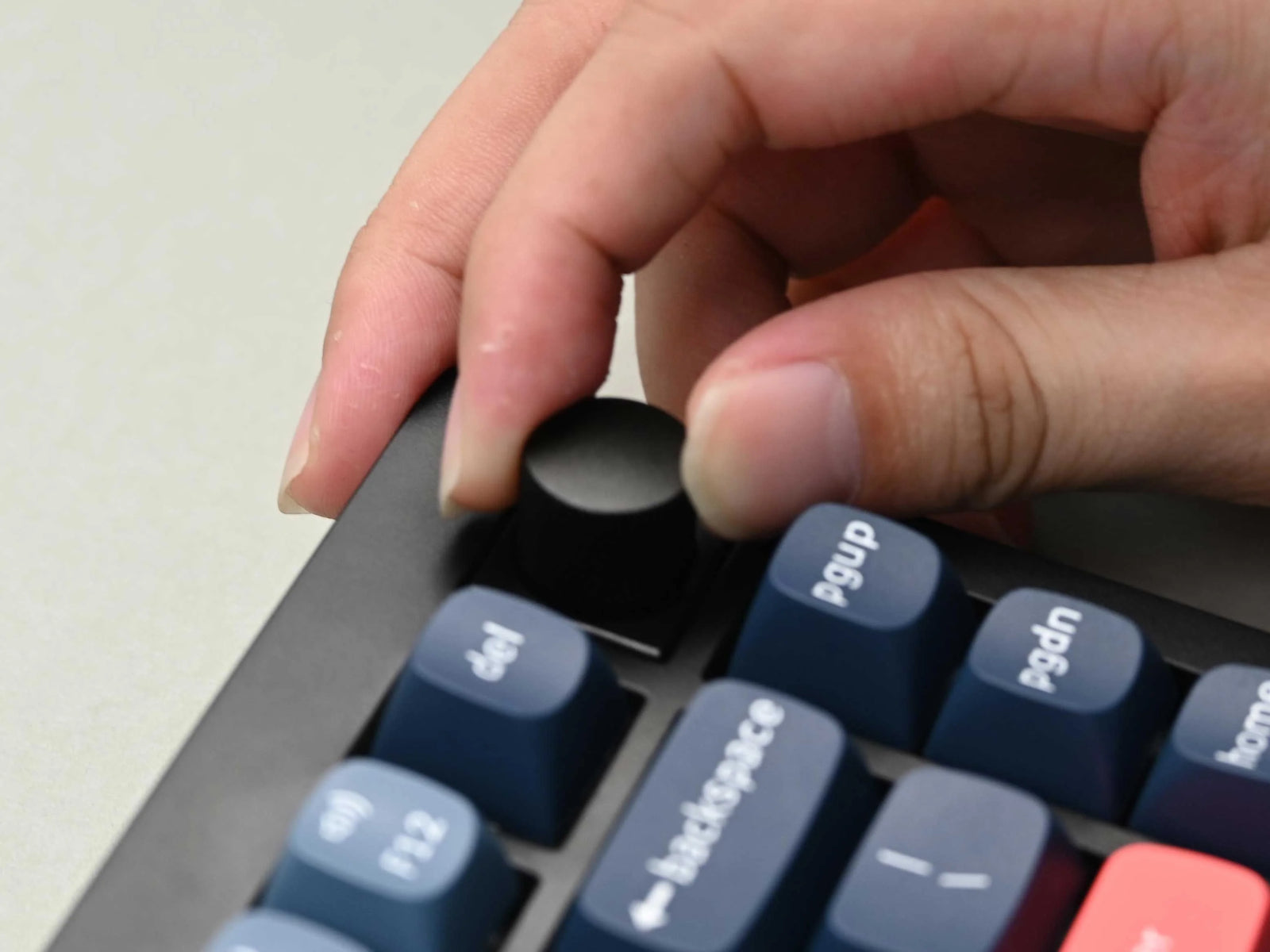 How to Disassemble the Keychron V Max Series Keyboard